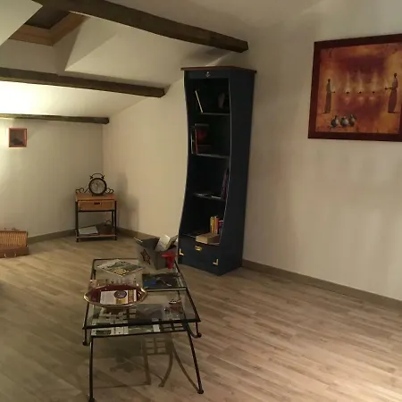 Le Tresquel 펜션 모스튀에줄